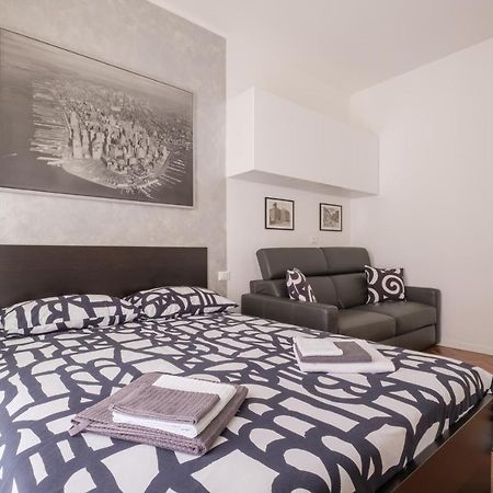Galleria Del Toro Apartments โบโลญญา ภายนอก รูปภาพ