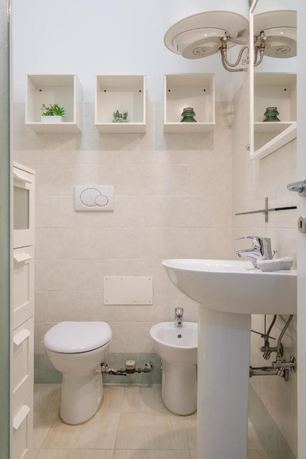 Galleria Del Toro Apartments โบโลญญา ภายนอก รูปภาพ